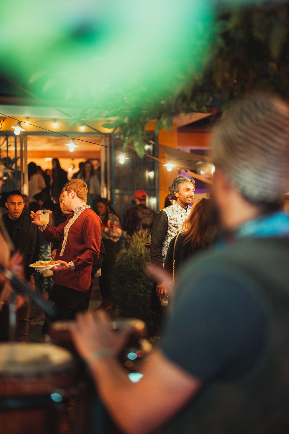 A crowd at night seen from behind Taïb's drum